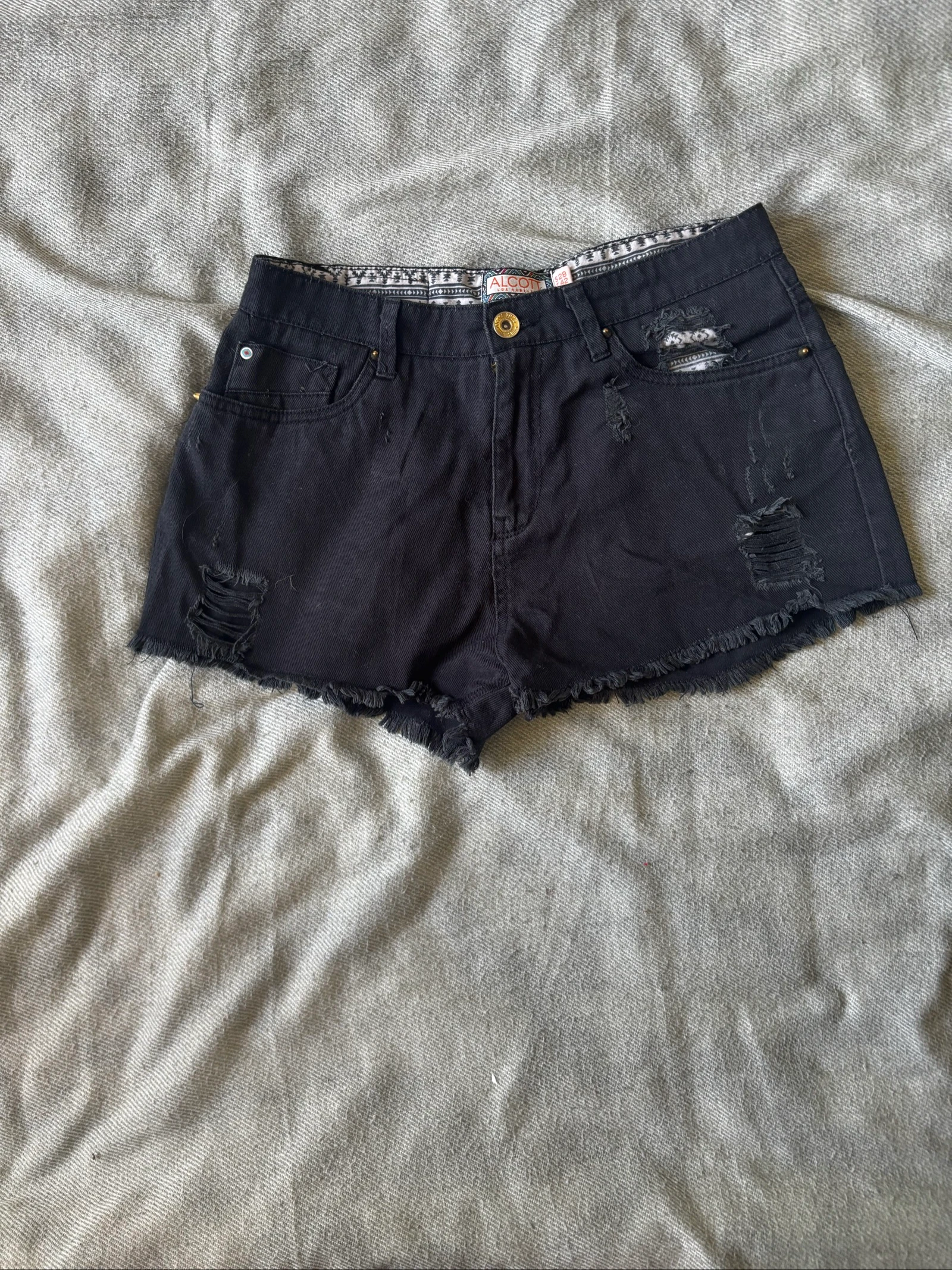 253/ Short noir effet troué - Alcott - Taille 42